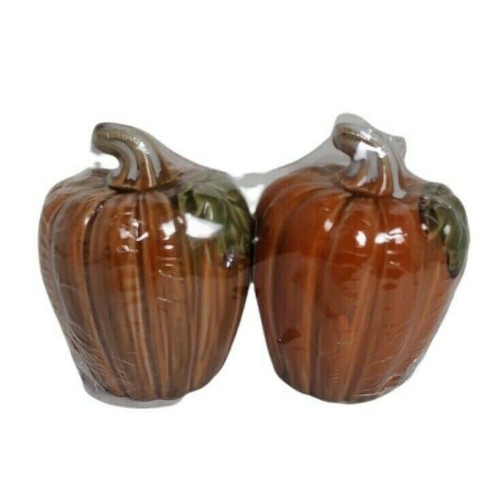 New in Package Pumpkin Harvest Salt And Pepper Shaker Set‎ ~ CUTE!